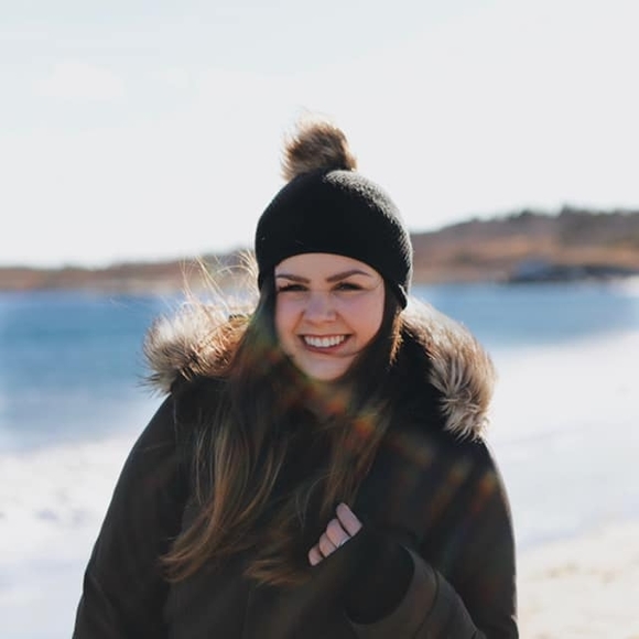 Meet your Posher, Sarah - Picture 2 of 2